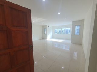 For sale and for rent 4 bedrooms townhouse in Yan Nawa, Bangkok