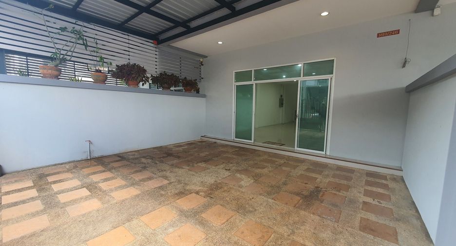 For sale and for rent 4 bedrooms townhouse in Yan Nawa, Bangkok