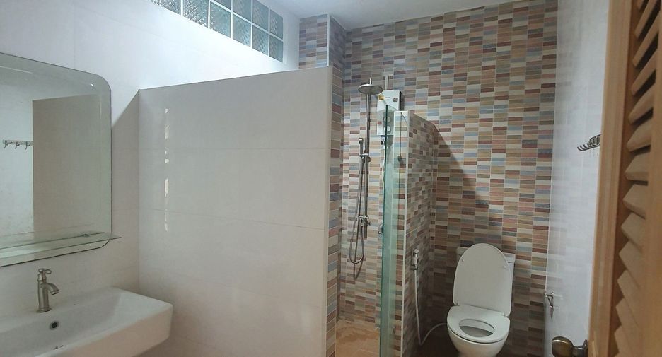 For sale and for rent 4 bedrooms townhouse in Yan Nawa, Bangkok