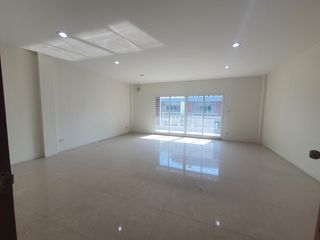 For sale and for rent 4 bedrooms townhouse in Yan Nawa, Bangkok