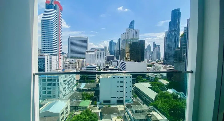 Wohnung zur Miete mit 1 Zimmer in Bang Rak, Bangkok