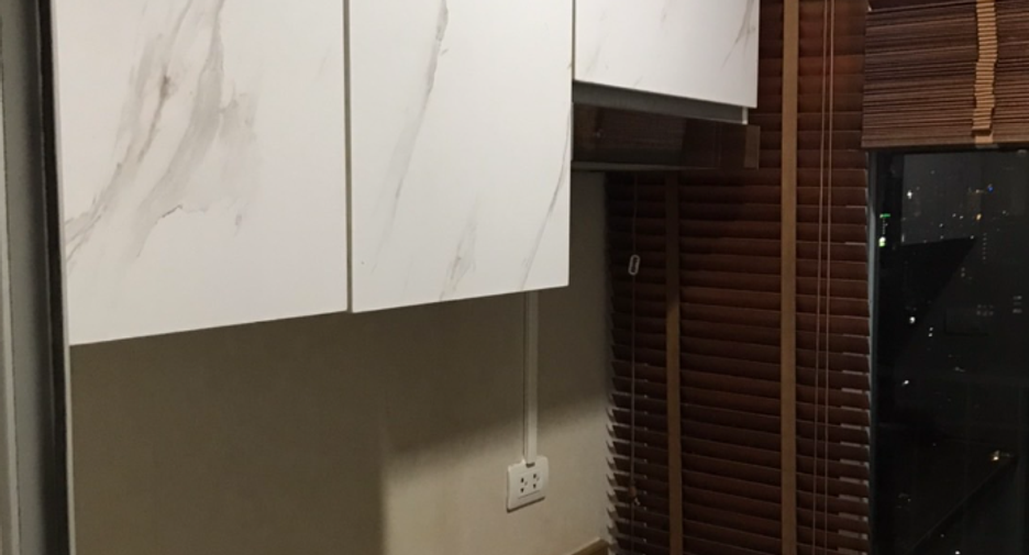 For sale 1 Beds condo in Thon Buri, Bangkok