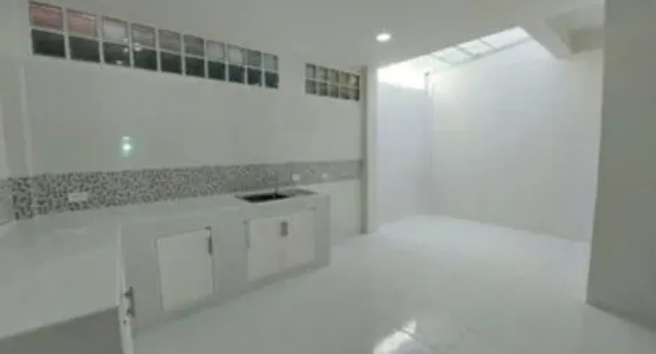Casa adosada en venta de 3 habitaciones en Bueng Kum, Bangkok