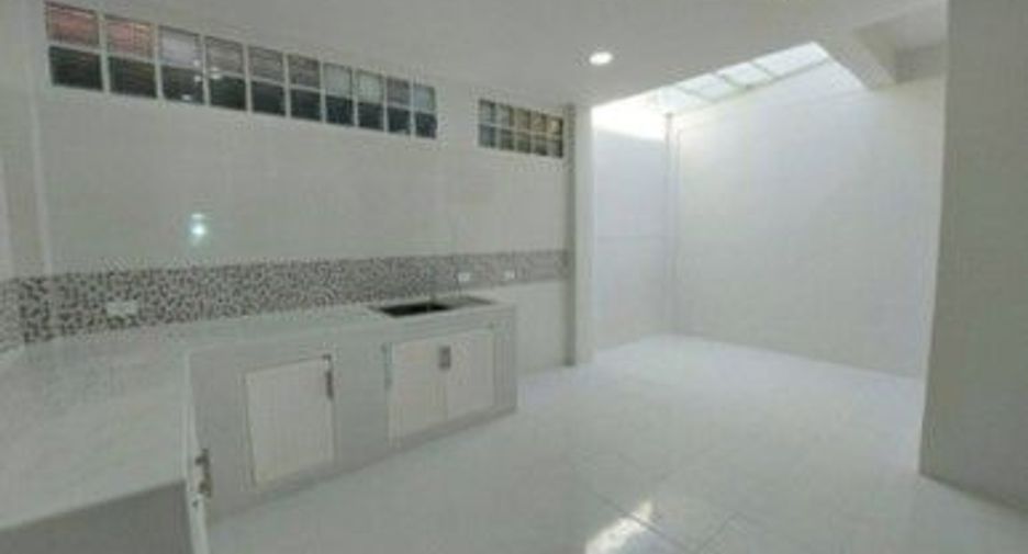 For sale 3 bedrooms townhouse in Bueng Kum, Bangkok