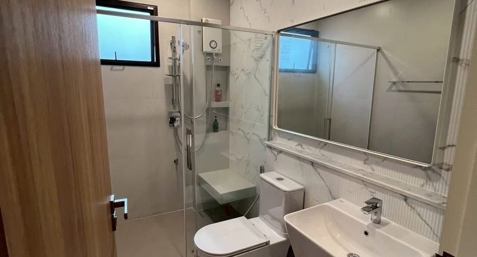 Casa en alquiler de 4 habitaciones en Bang Phli, Samut Prakan