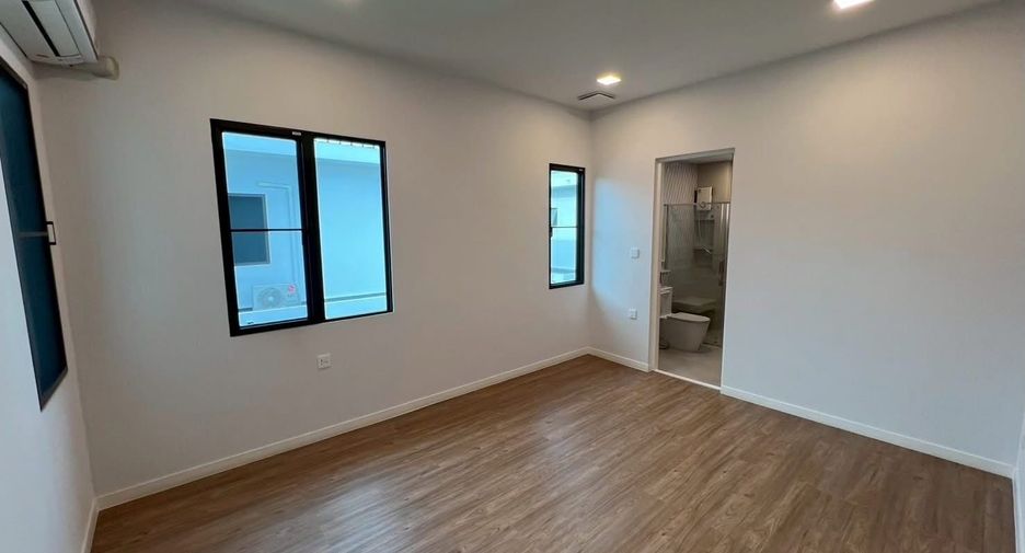Casa en alquiler de 4 habitaciones en Bang Phli, Samut Prakan