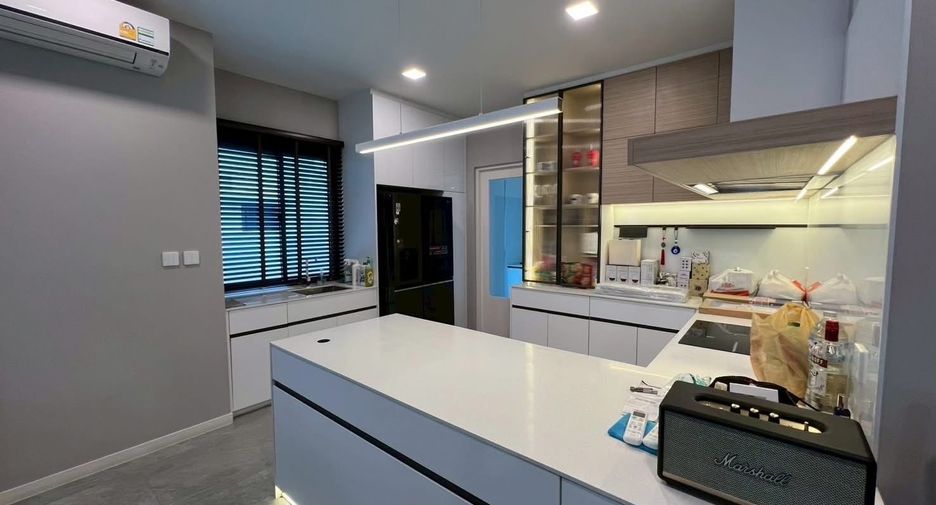 Casa en alquiler de 4 habitaciones en Bang Phli, Samut Prakan