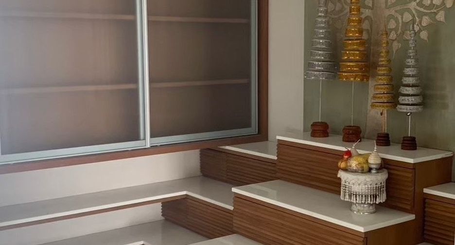 For rent 4 bedrooms condo in Sathon, Bangkok