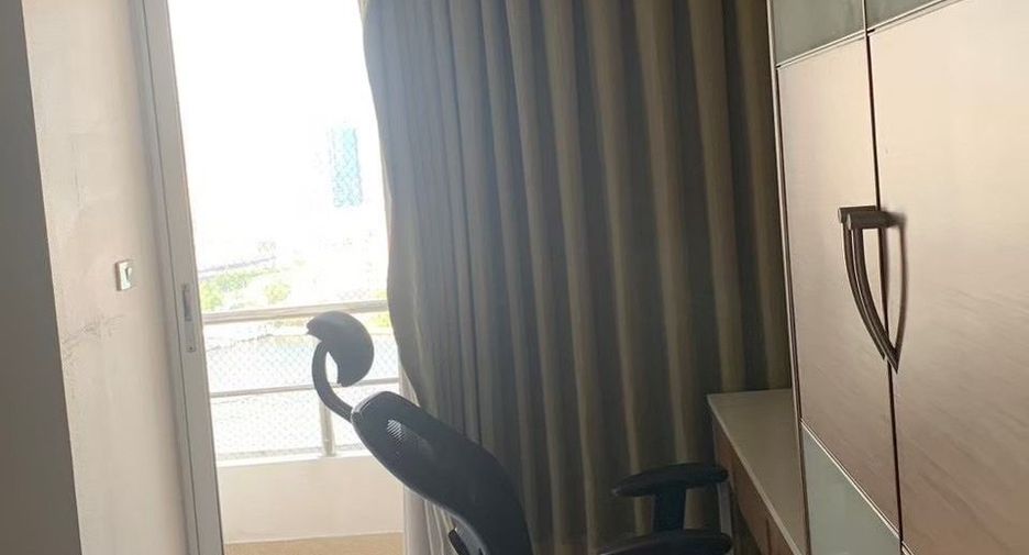 For rent 4 bedrooms condo in Sathon, Bangkok