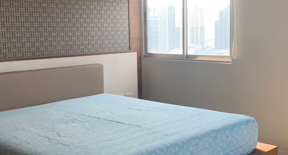 For rent 4 bedrooms condo in Sathon, Bangkok