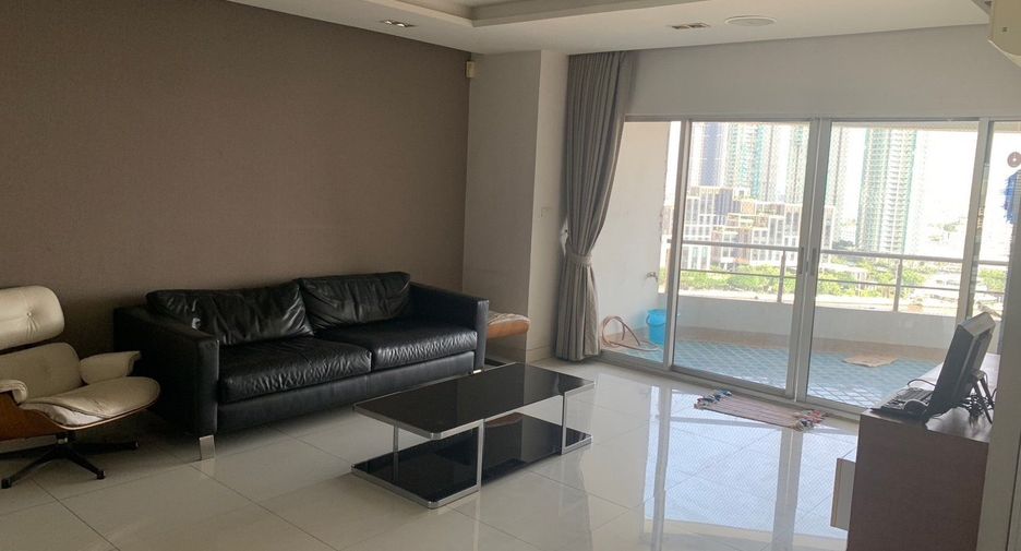 For rent 4 bedrooms condo in Sathon, Bangkok