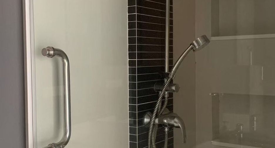 For rent 4 bedrooms condo in Sathon, Bangkok