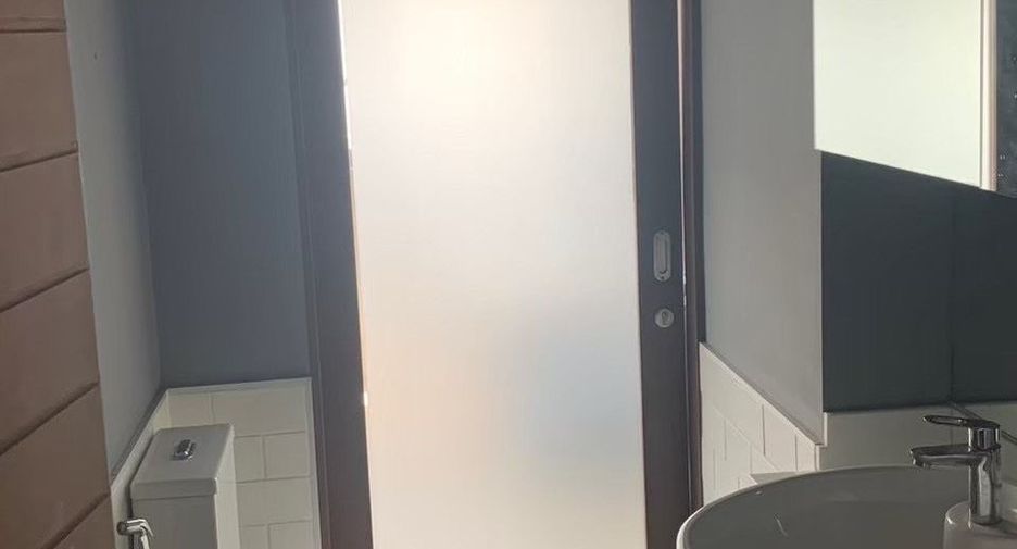 For rent 4 bedrooms condo in Sathon, Bangkok
