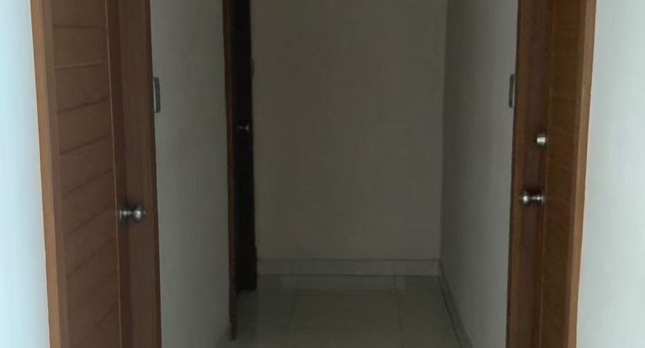 For rent 4 bedrooms condo in Sathon, Bangkok