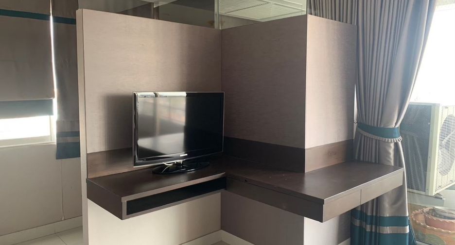 For rent 4 bedrooms condo in Sathon, Bangkok