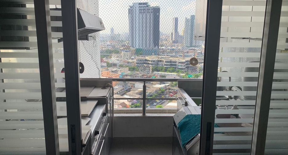For rent 4 bedrooms condo in Sathon, Bangkok