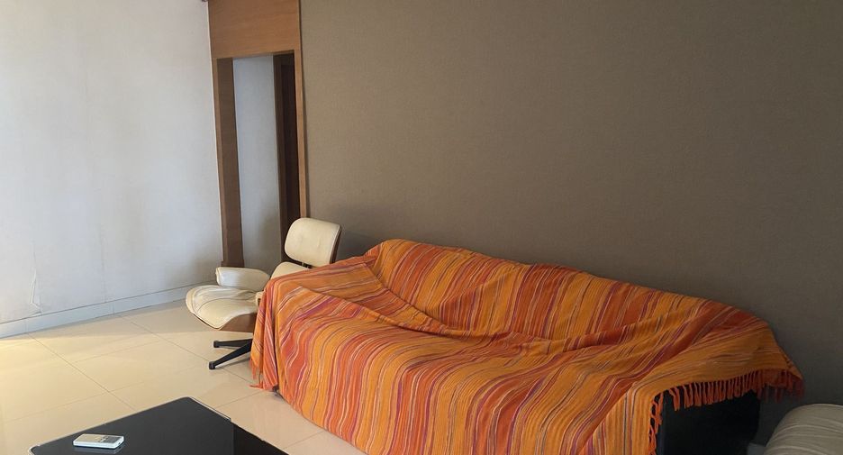 For rent 4 bedrooms condo in Sathon, Bangkok