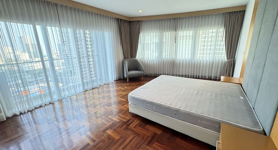 For rent 3 bedrooms apartment in Khlong Toei, Bangkok