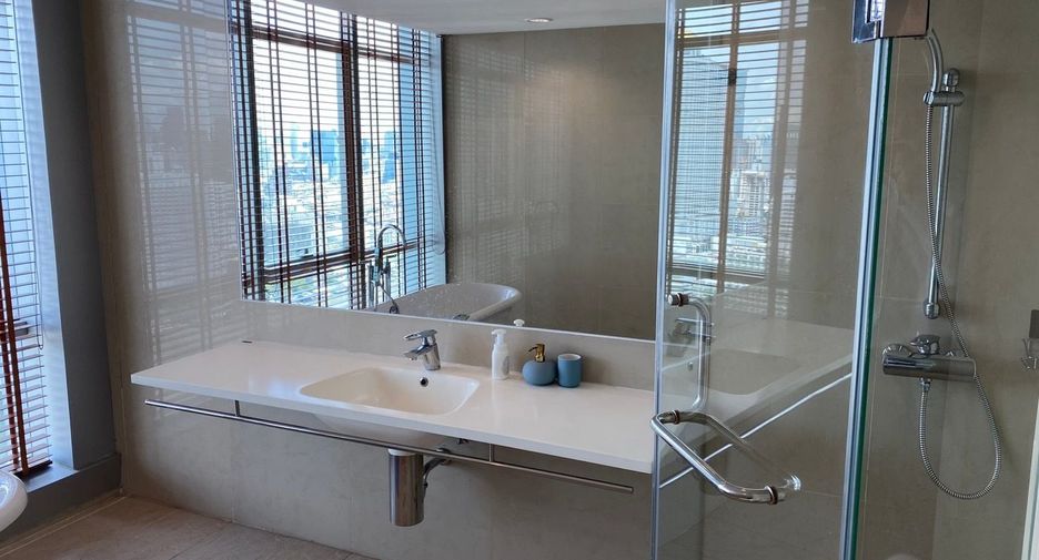 For rent 4 bedrooms condo in Sathon, Bangkok