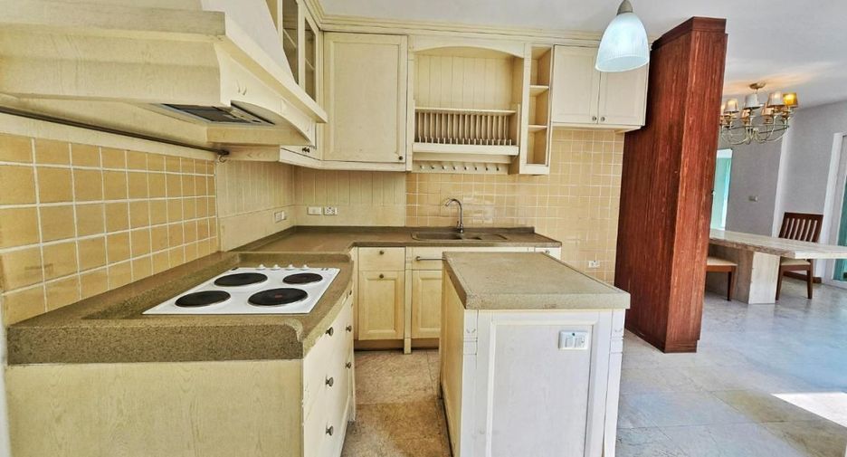 For sale 3 bedrooms house in Taling Chan, Bangkok