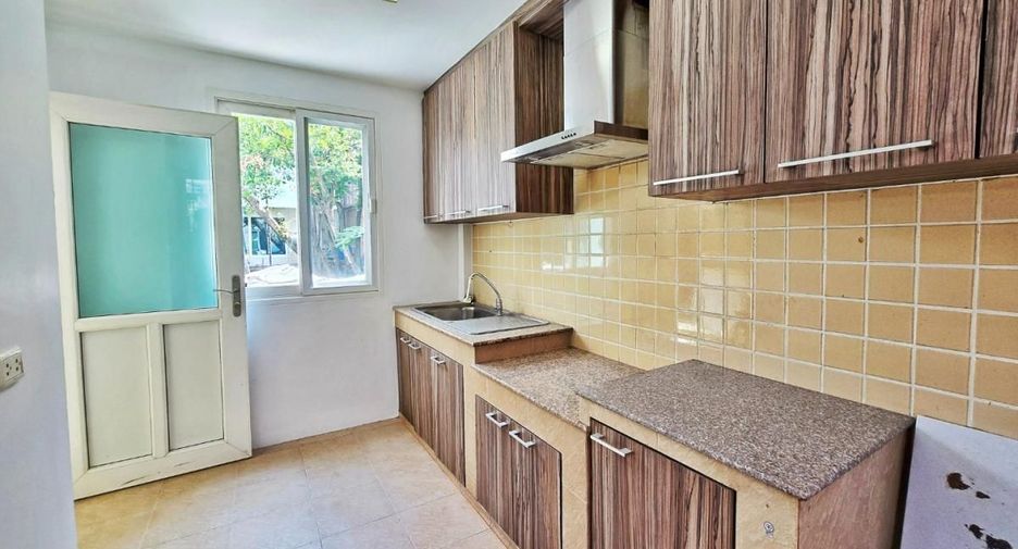 For sale 3 bedrooms house in Taling Chan, Bangkok