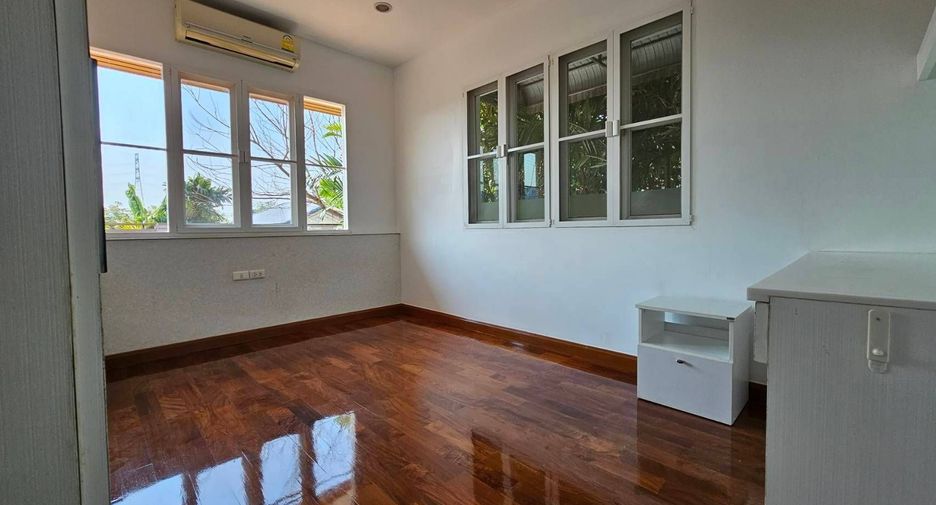 For sale 3 bedrooms house in Taling Chan, Bangkok