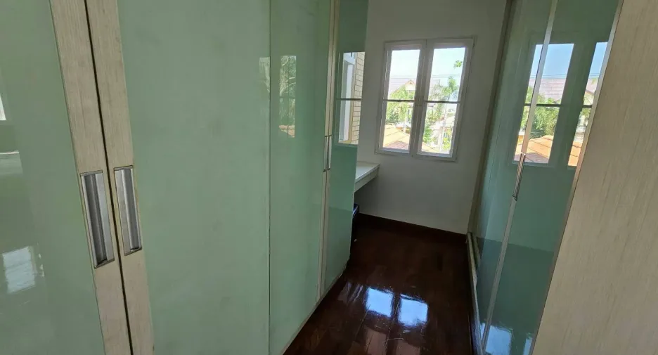 For sale 3 bedrooms house in Taling Chan, Bangkok