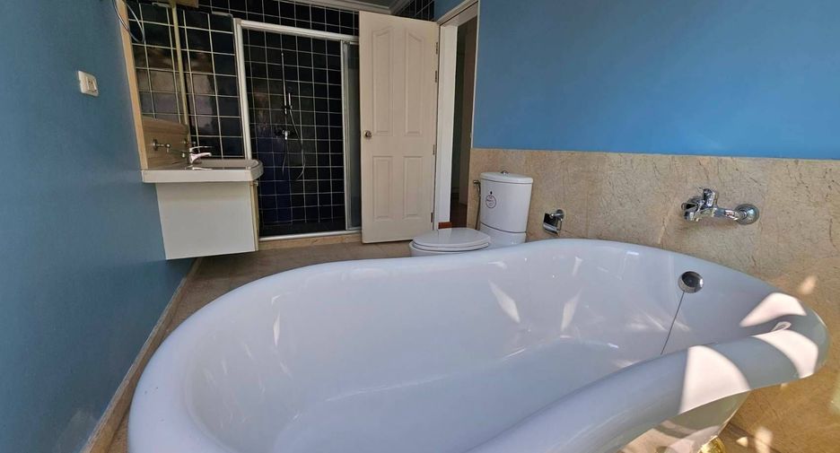 For sale 3 bedrooms house in Taling Chan, Bangkok