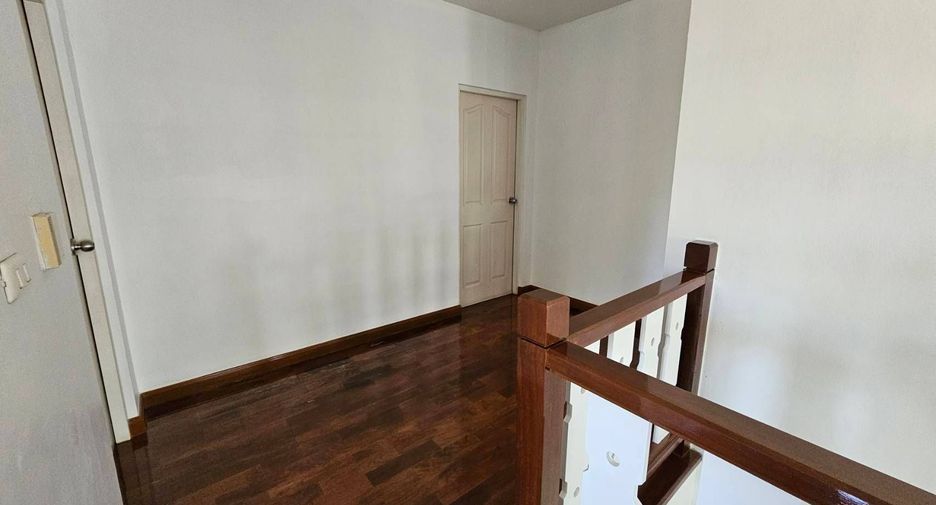 For sale 3 bedrooms house in Taling Chan, Bangkok