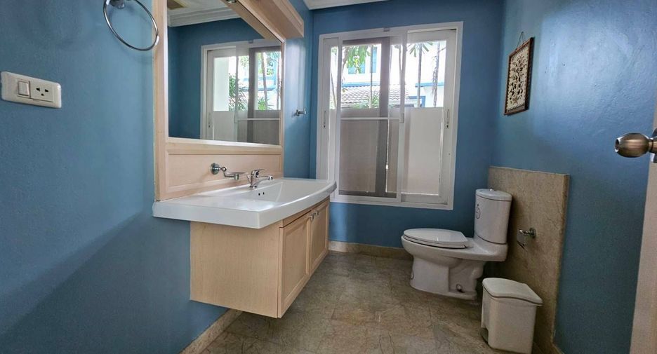 For sale 3 bedrooms house in Taling Chan, Bangkok