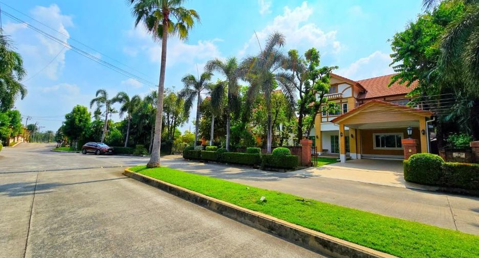 For sale 3 bedrooms house in Taling Chan, Bangkok