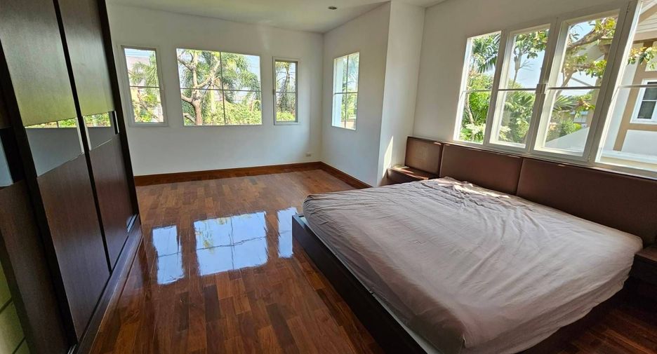 For sale 3 bedrooms house in Taling Chan, Bangkok