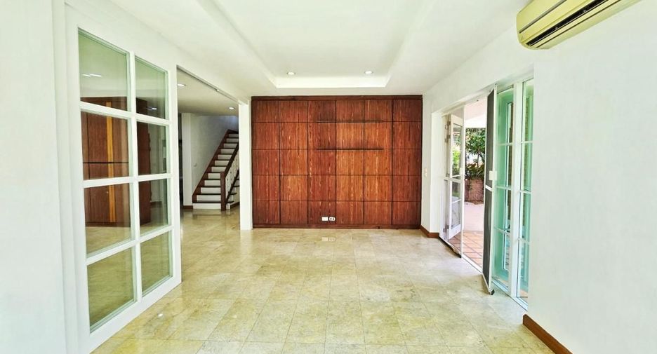 For sale 3 bedrooms house in Taling Chan, Bangkok