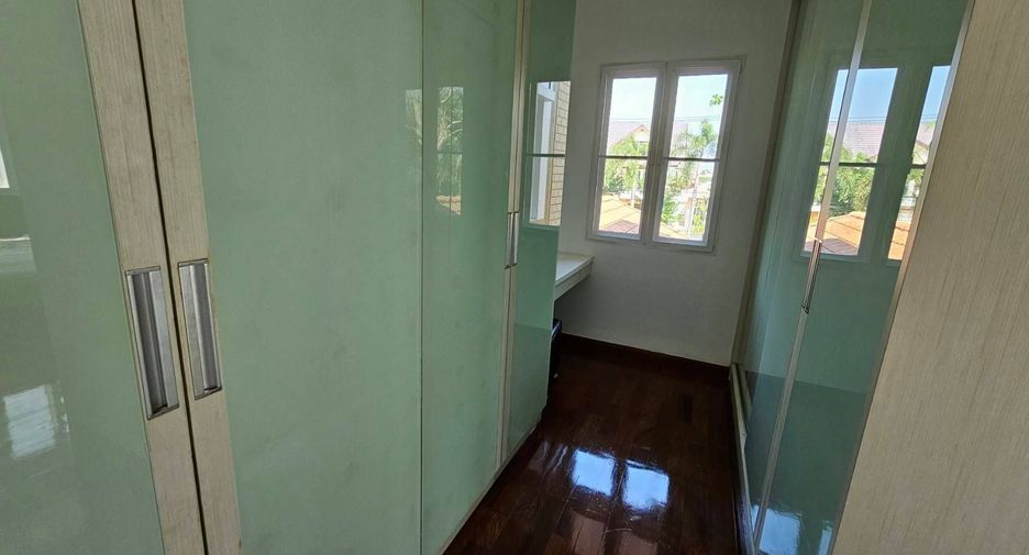 For sale 3 bedrooms house in Taling Chan, Bangkok