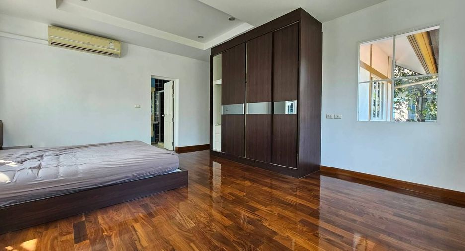 For sale 3 bedrooms house in Taling Chan, Bangkok