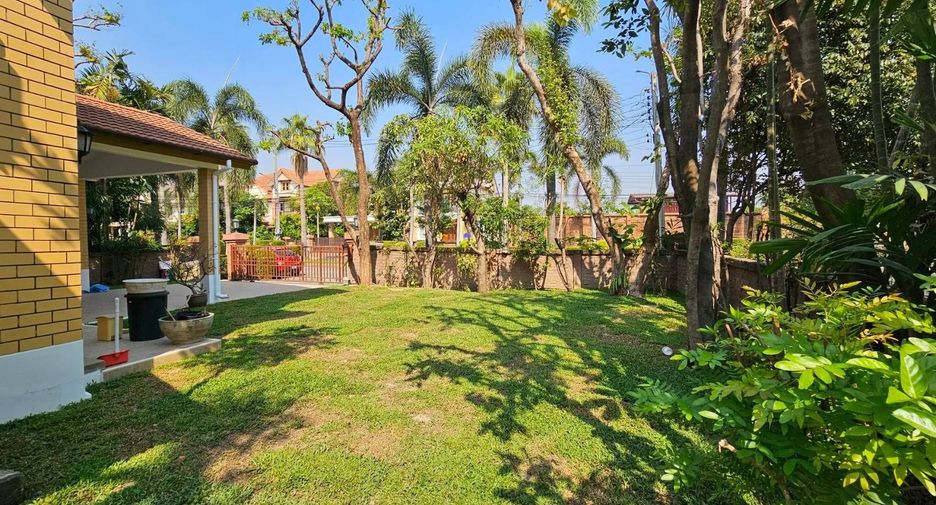For sale 3 bedrooms house in Taling Chan, Bangkok