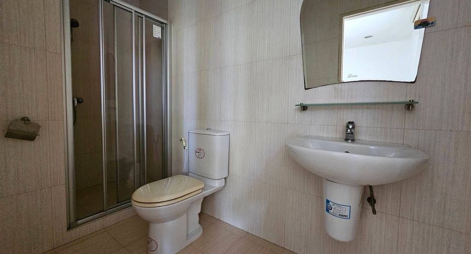 For sale 3 bedrooms house in Taling Chan, Bangkok