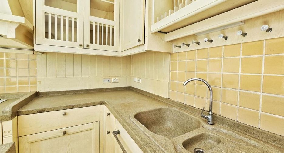 For sale 3 bedrooms house in Taling Chan, Bangkok