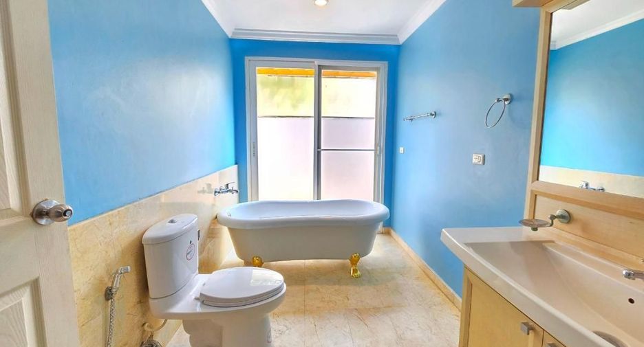 For sale 3 bedrooms house in Taling Chan, Bangkok