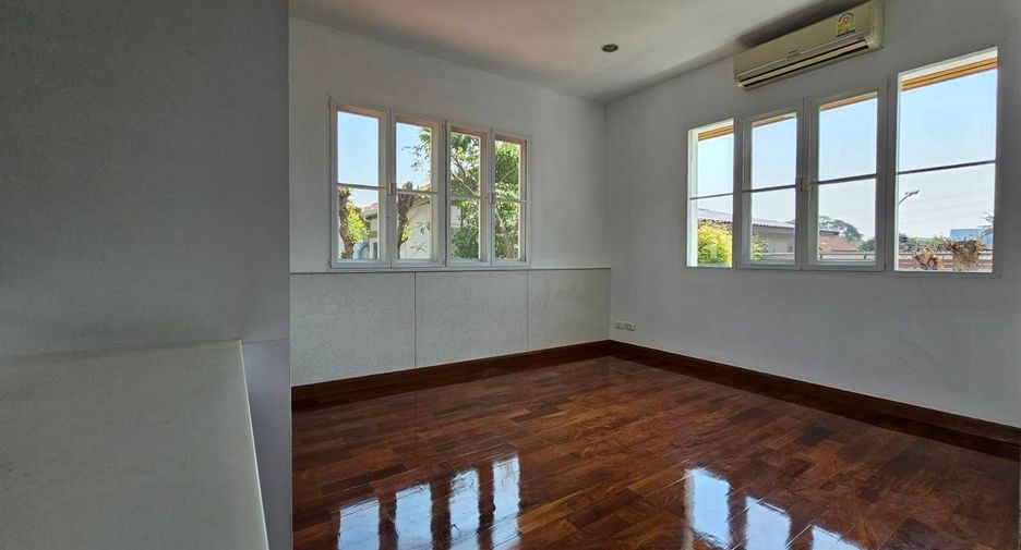 For sale 3 bedrooms house in Taling Chan, Bangkok