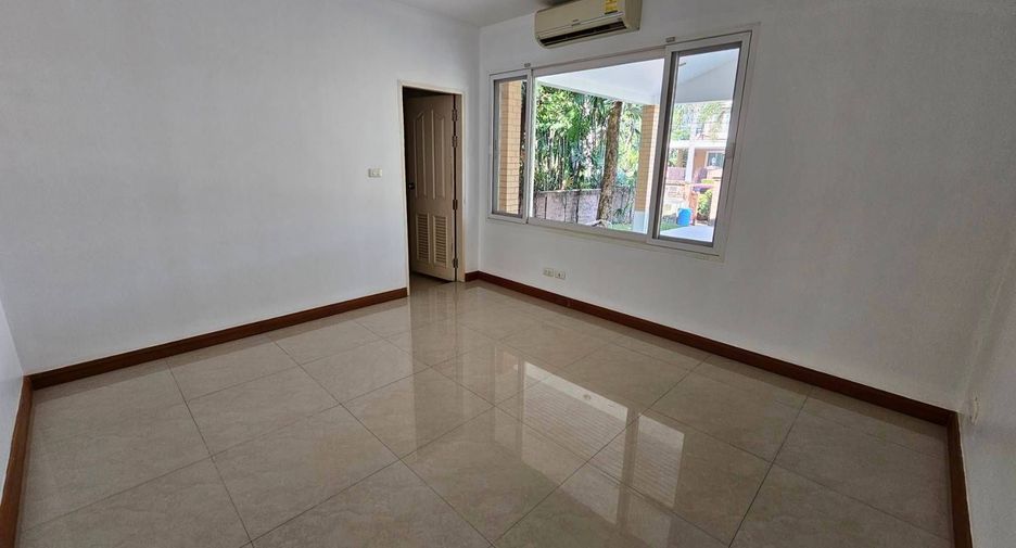 For sale 3 bedrooms house in Taling Chan, Bangkok