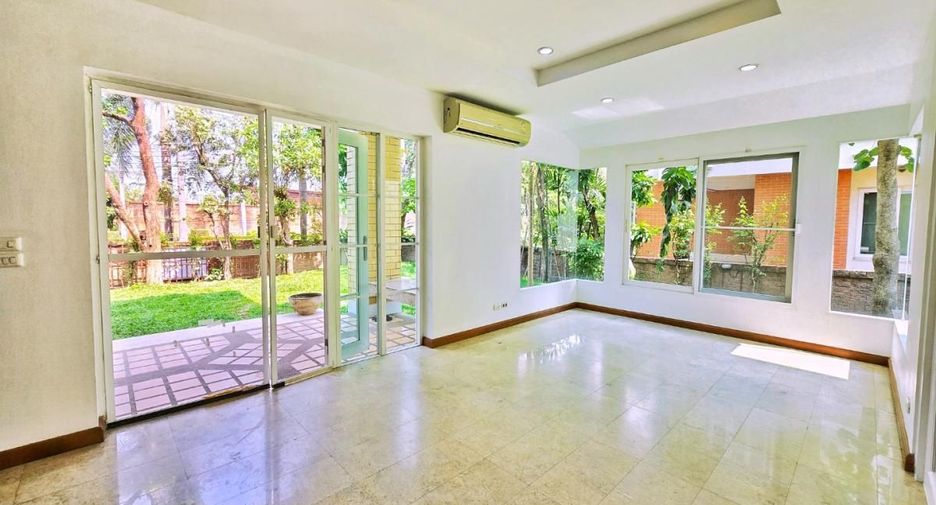 For sale 3 bedrooms house in Taling Chan, Bangkok