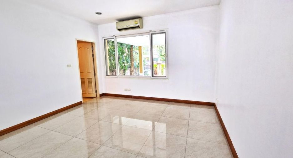 For sale 3 bedrooms house in Taling Chan, Bangkok