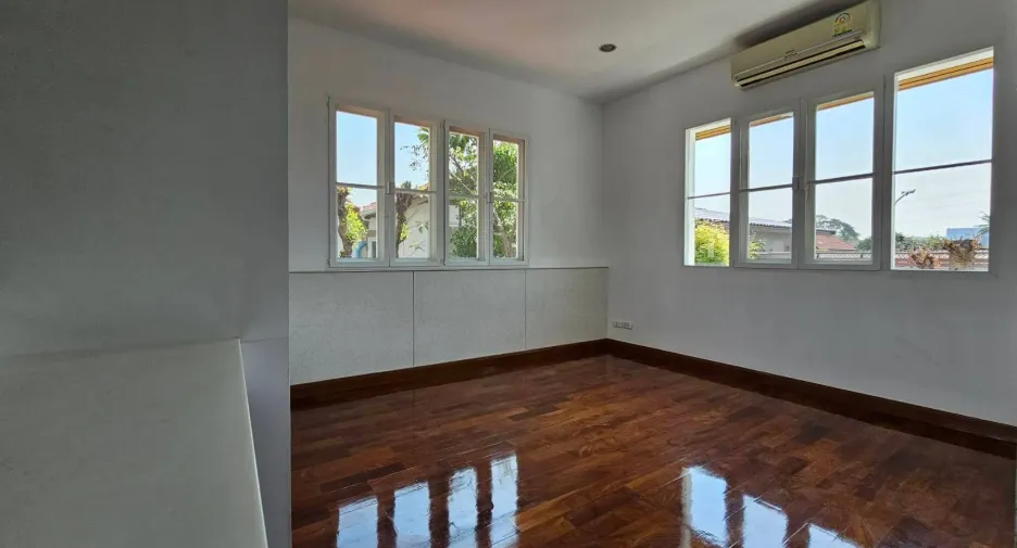 For sale 3 bedrooms house in Taling Chan, Bangkok