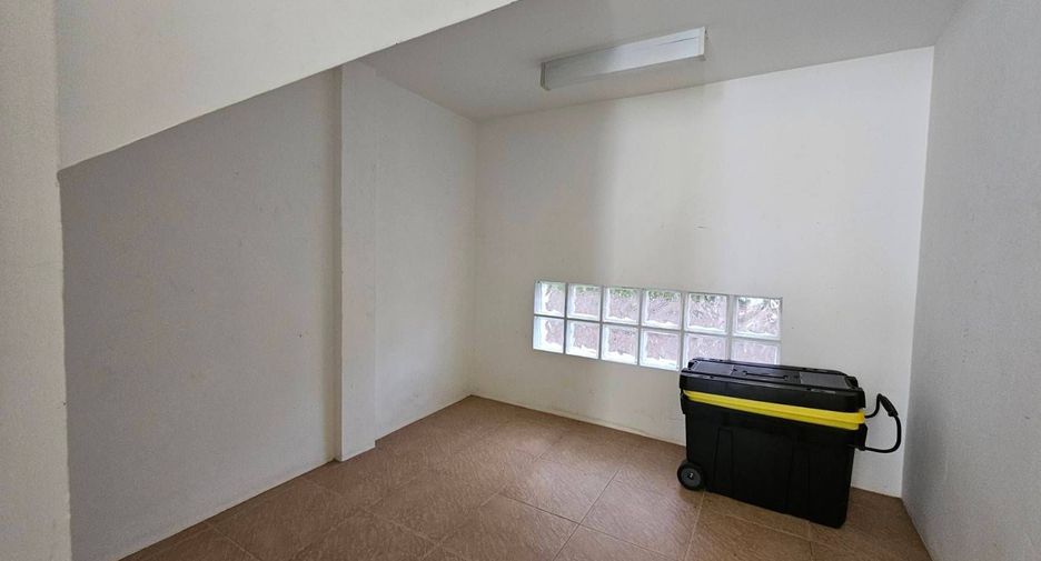 For sale 3 bedrooms house in Taling Chan, Bangkok