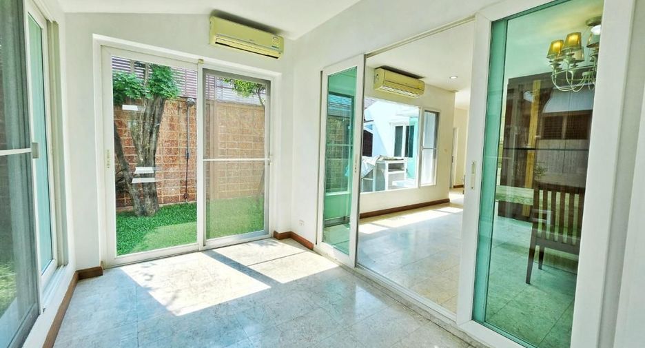 For sale 3 bedrooms house in Taling Chan, Bangkok
