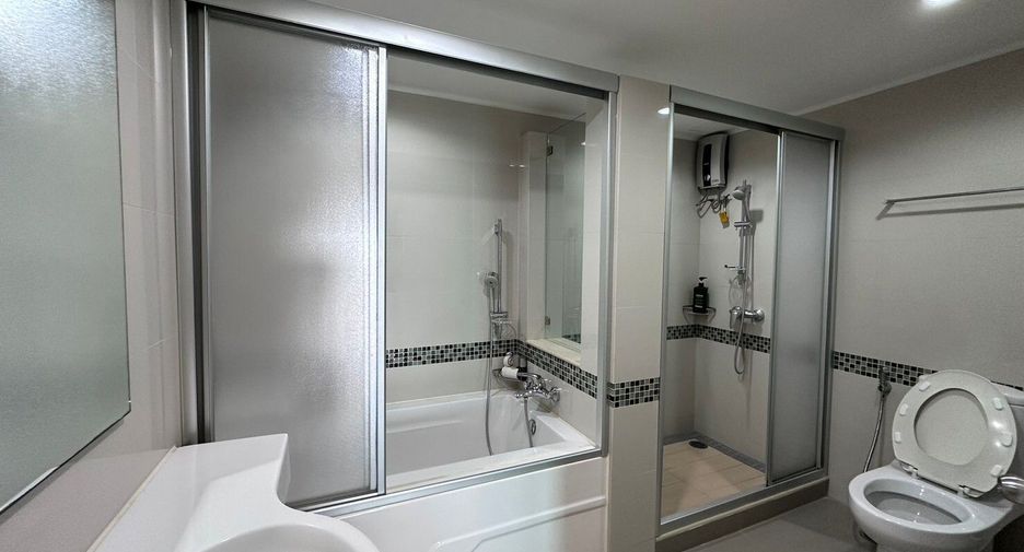 For sale 3 bedrooms condo in Yan Nawa, Bangkok