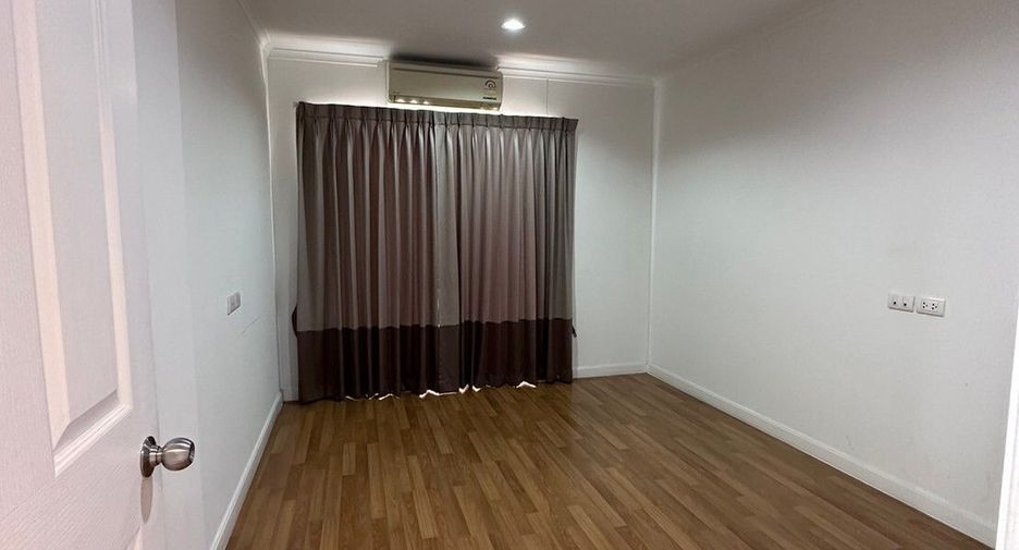For sale 3 bedrooms condo in Yan Nawa, Bangkok