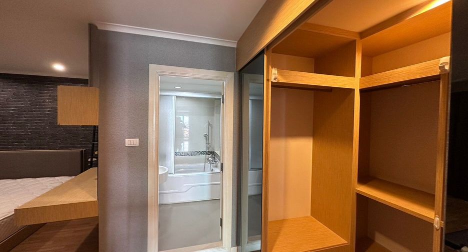 For sale 3 bedrooms condo in Yan Nawa, Bangkok