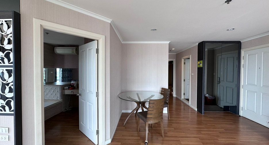 For sale 3 bedrooms condo in Yan Nawa, Bangkok